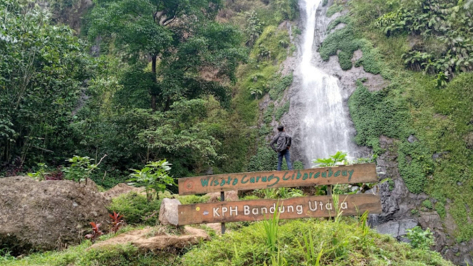 Curug Cibareubeuy