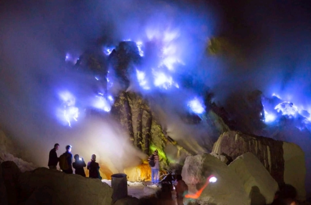 api biru kawah ijen