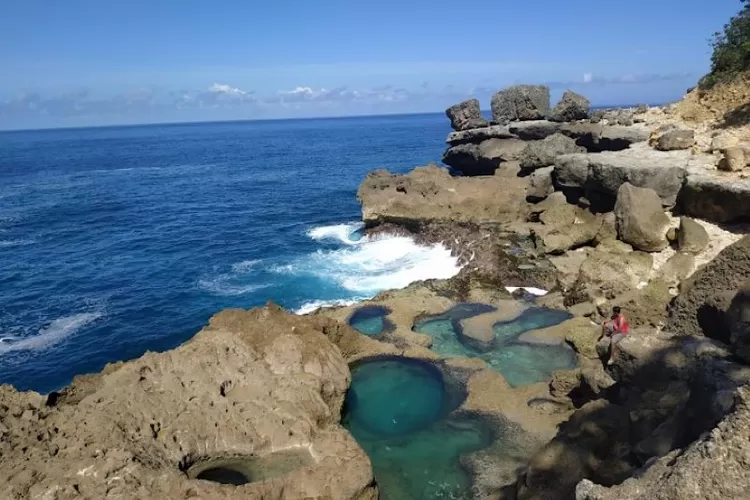 pantai kedung tumpang