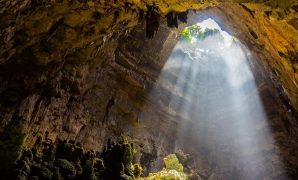 Goa Luweng di Pacitan
