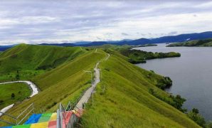 Danau Sentani dari Bukit Teletubbies Danau Sentani dari Bukit Teletubbies