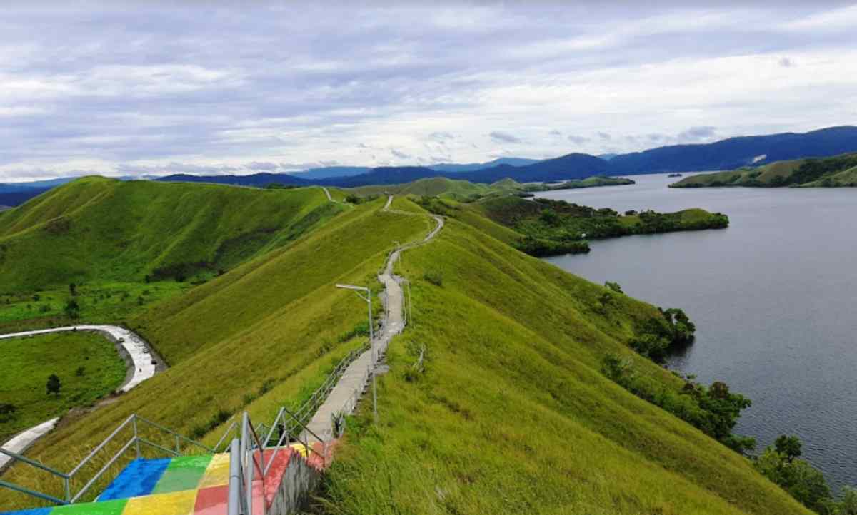 Danau Sentani dari Bukit Teletubbies Danau Sentani dari Bukit Teletubbies