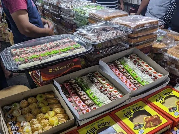 Pagi Hari di Pasar Kue Subuh Senen