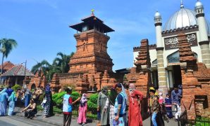 Wisata Religi di Jawa Tengah Wisata Religi di Jawa Tengah