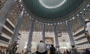 bawah kubah masjid istiqlal bawah kubah masjid istiqlal