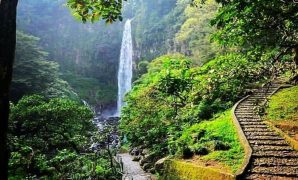 Air Terjun Grojogan Sewu Tawangmangu