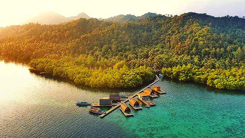 Wisata Hutan Bakau di Pulau Pahawang