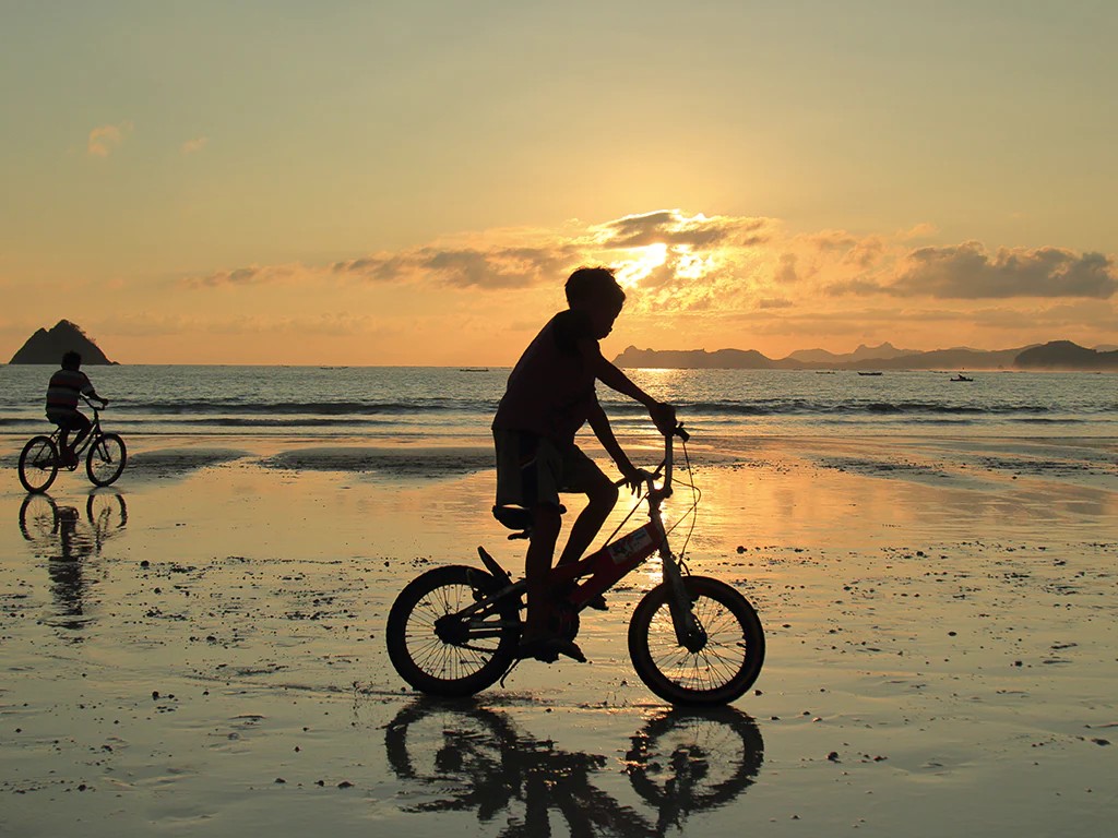 bersepeda di bukit merese