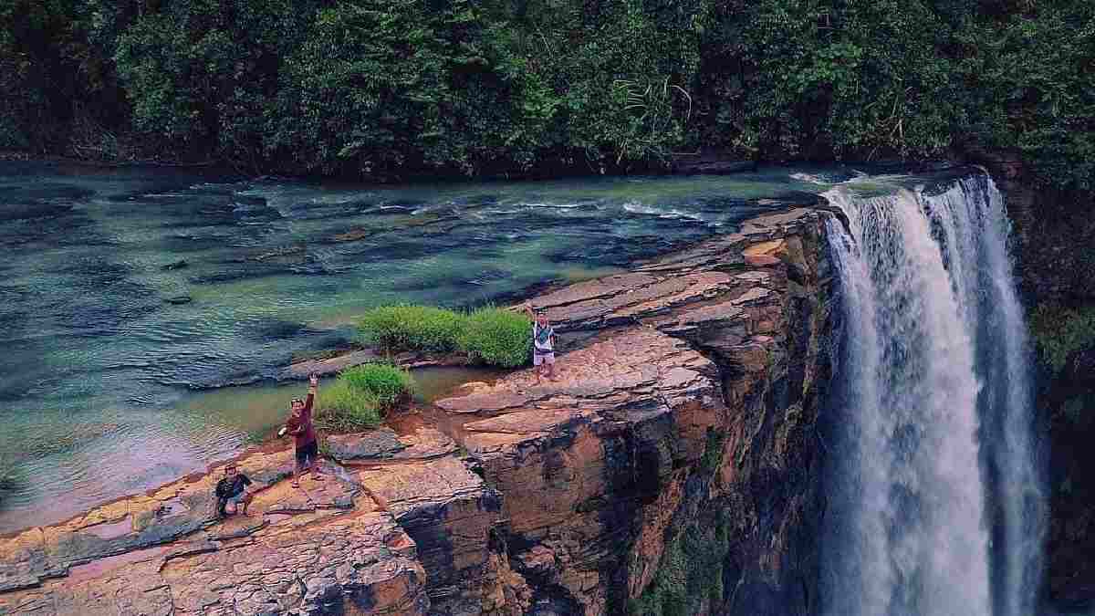 curug awang pelabuhan ratu