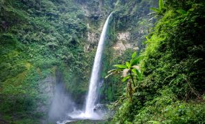 Air Terjun Spektakuler Air Terjun Spektakuler