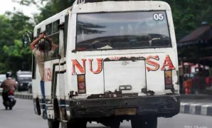 Jawa Tengah dari Balik Jendela Bus Tua