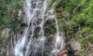 air terjun pegunungan tengah papua