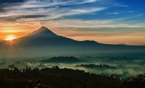 Matahari Terbit Indah di Punthuk Setumbu Matahari Terbit Indah di Punthuk Setumbu