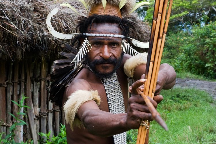 belajar membuat panah papua