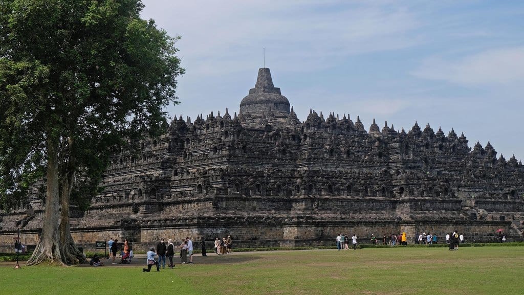 borobudur dari belakang