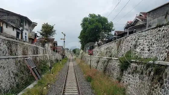rel kereta tua garut