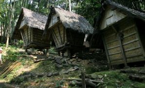 rumah adat baduy