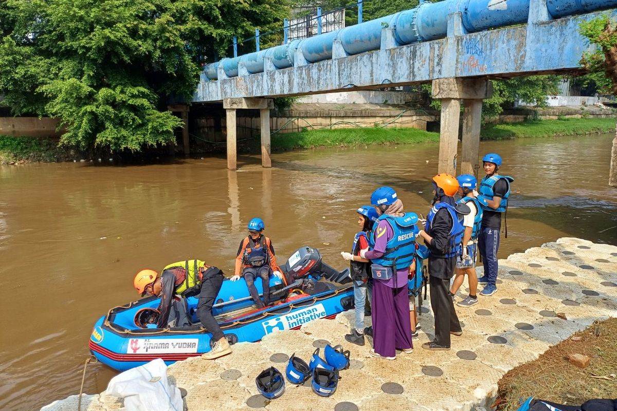wisata kapal ciliwung