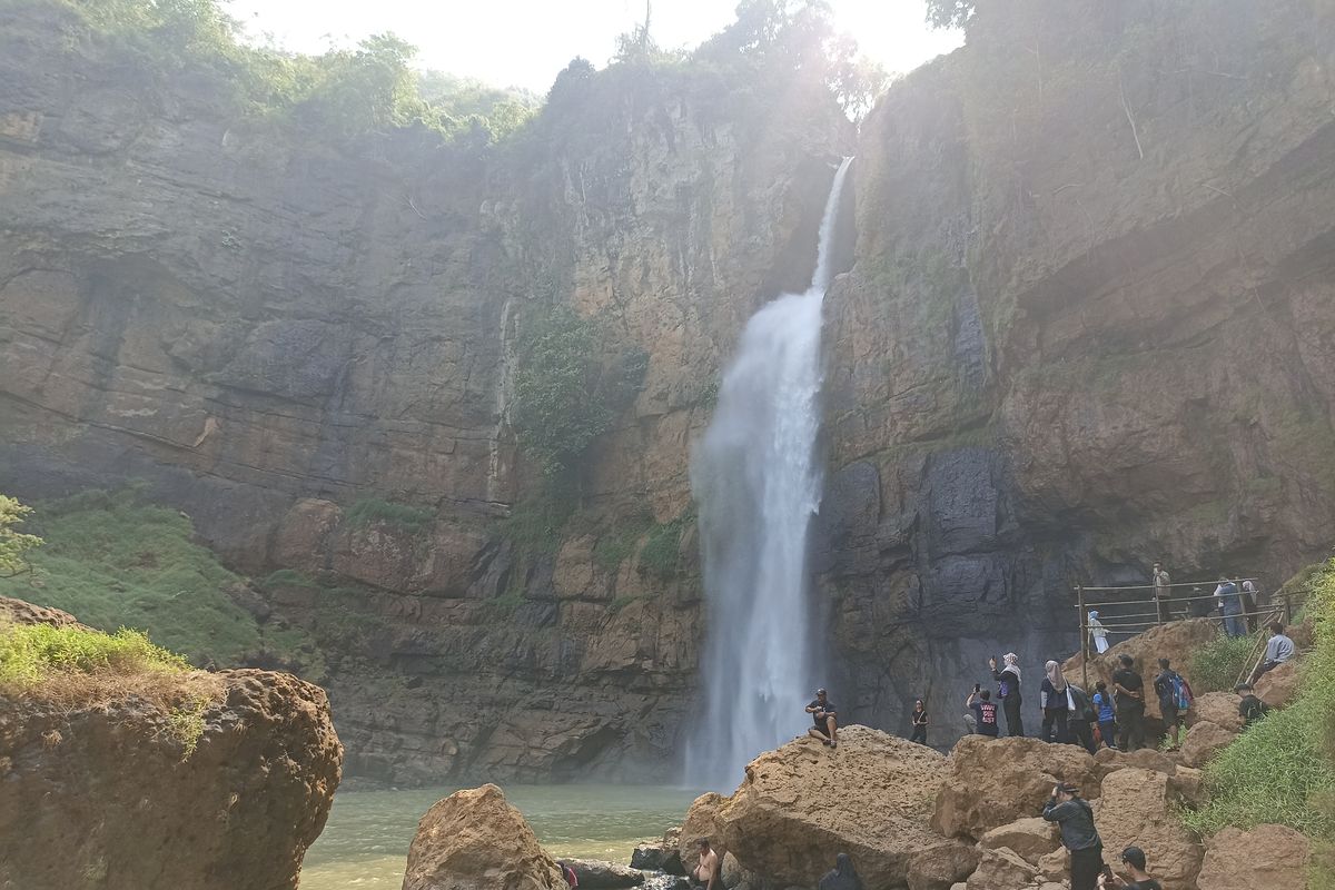 Air Terjun Cimarinjung Sukabumi