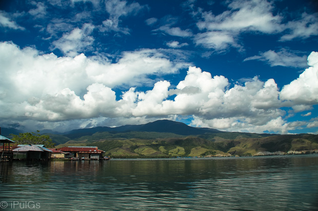 Cahaya di Danau Sentani