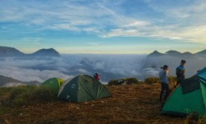 Camping di Padang Savana Lombok Camping di Padang Savana Lombok