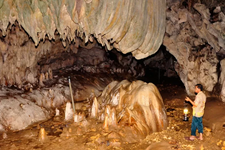 Menjelajah Gua Petruk dengan Cerita Mistisnya