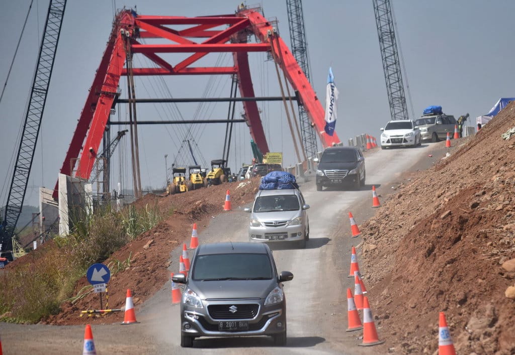 Menyusuri Jembatan Gantung Kalikuto