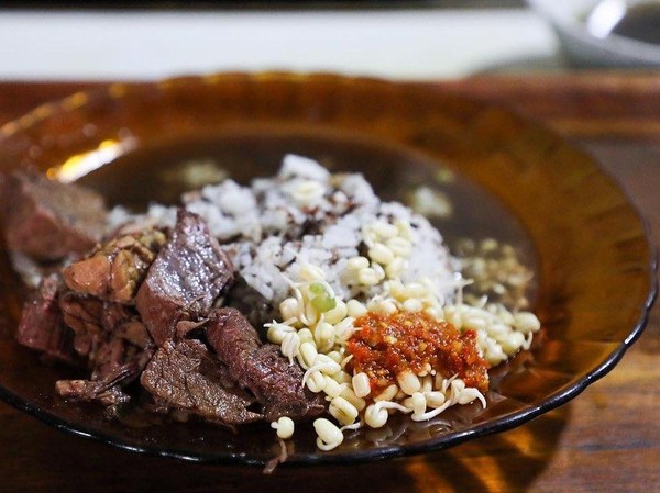 Wisata Kuliner Pecel Rawon di Kota Malang