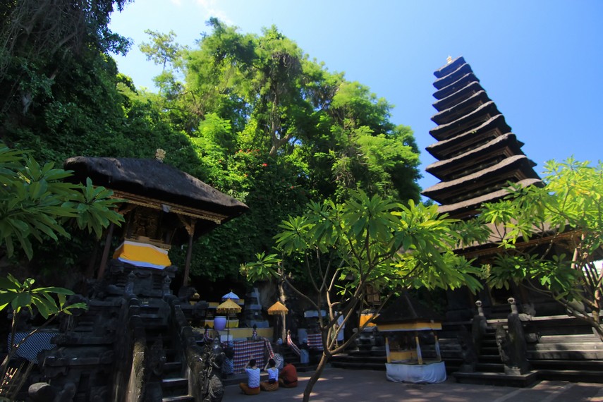 gua lawah bali