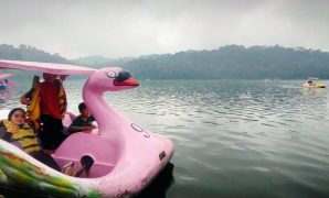 perahu angsa situpatenggang