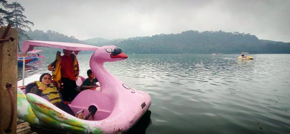 perahu angsa situpatenggang