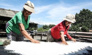 petani garam di bali selatan petani garam di bali selatan