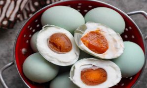 telur asin air tawar